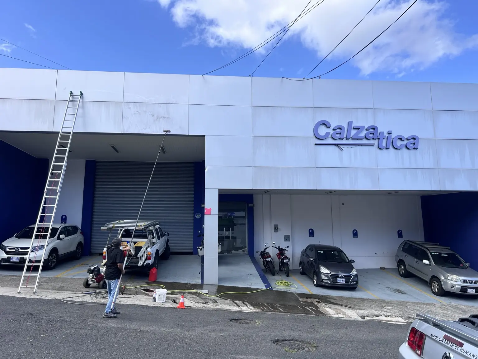 Calzatica · Fachada comercial · Costa Rica